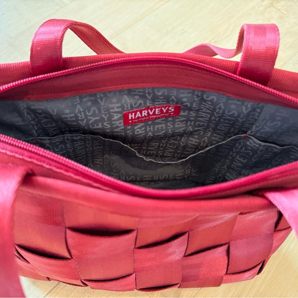 Harvey’s Seatbelt Tote Bag - Picture 5 of 6